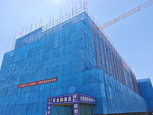 主體結(jié)構(gòu)封頂！